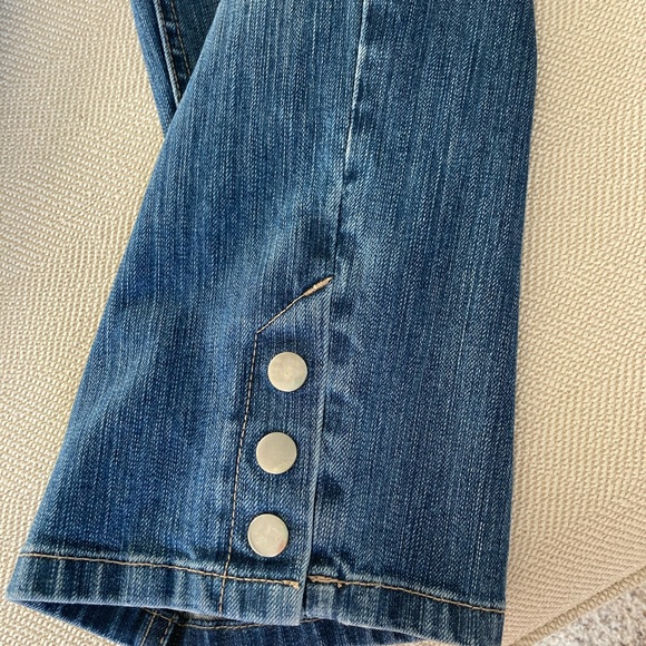 Talbots Denim’ Capri with side placket and buttons - Picture 2 of 7